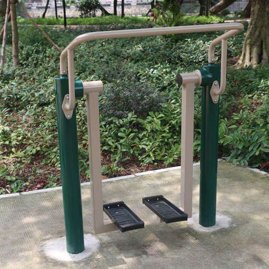 中鐵上海局指揮中心的健身路徑和燈光籃球場