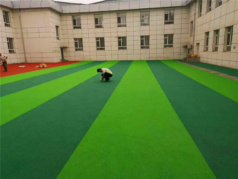 人造草坪是否安全環(huán)保？-【玉峰體育】