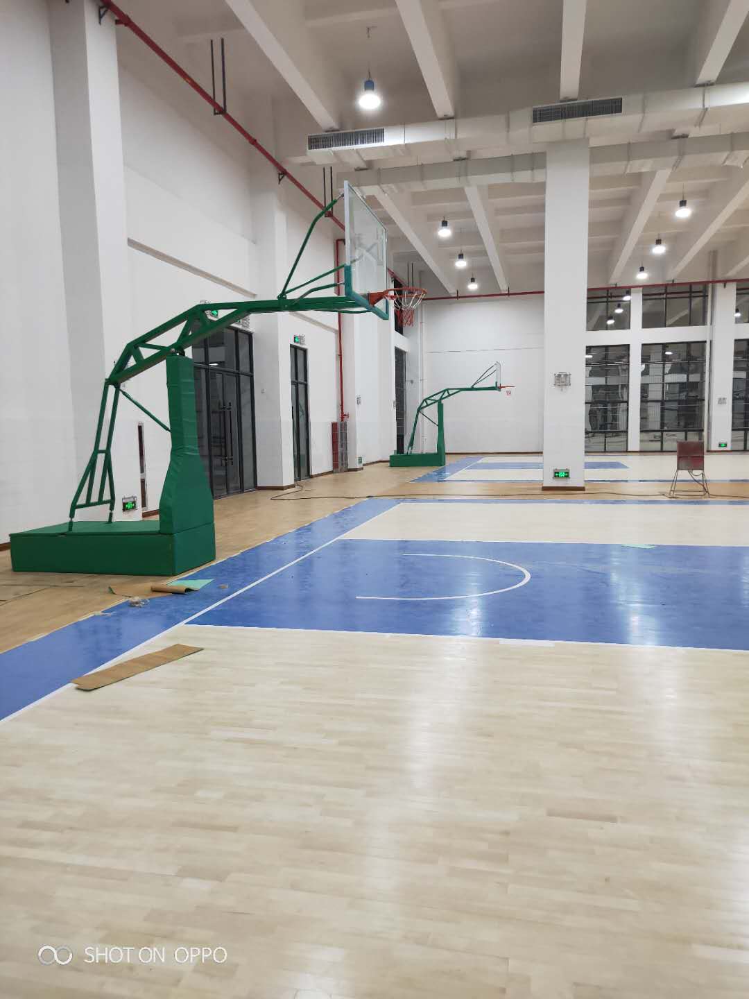 玉峰體育籃球場籃球架