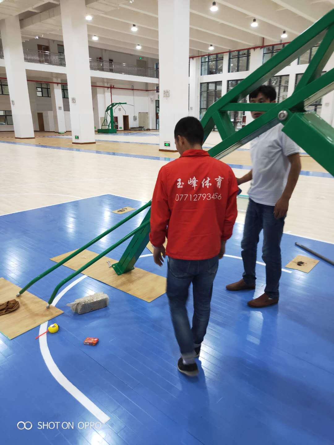 玉峰體育籃球場籃球架