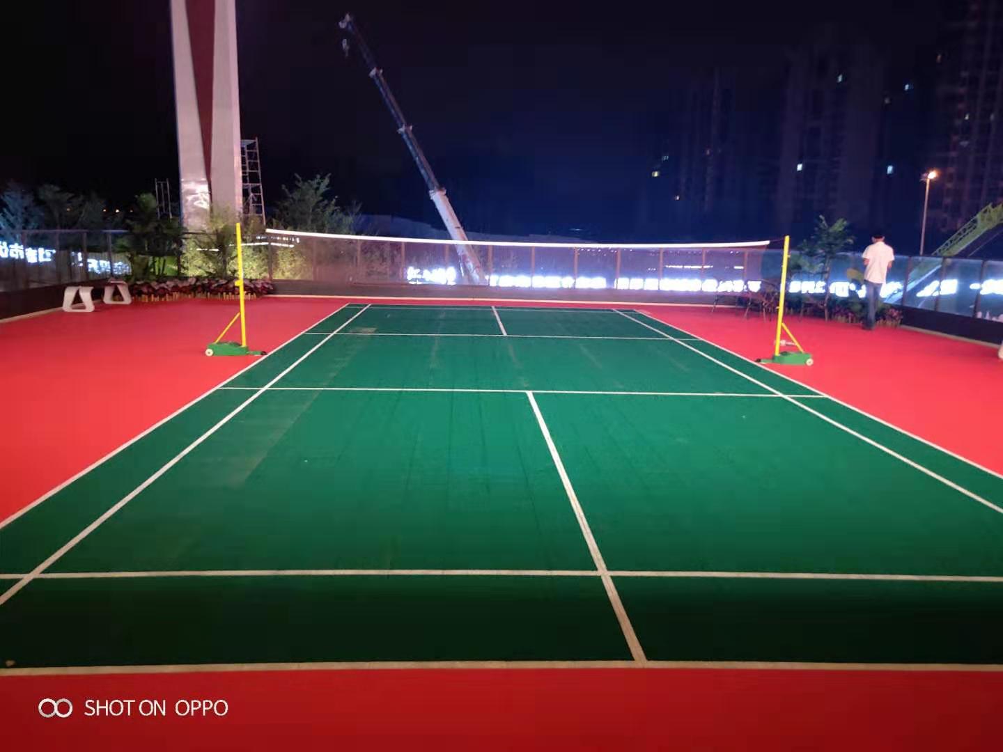 玉峰體育懸浮拼裝地板羽毛球場