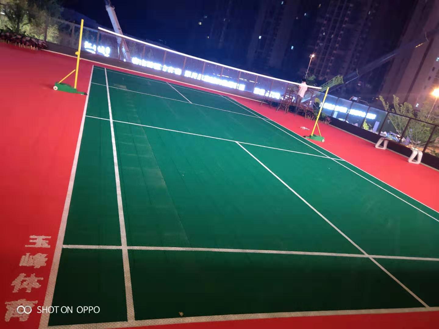 玉峰體育懸浮拼裝地板羽毛球場