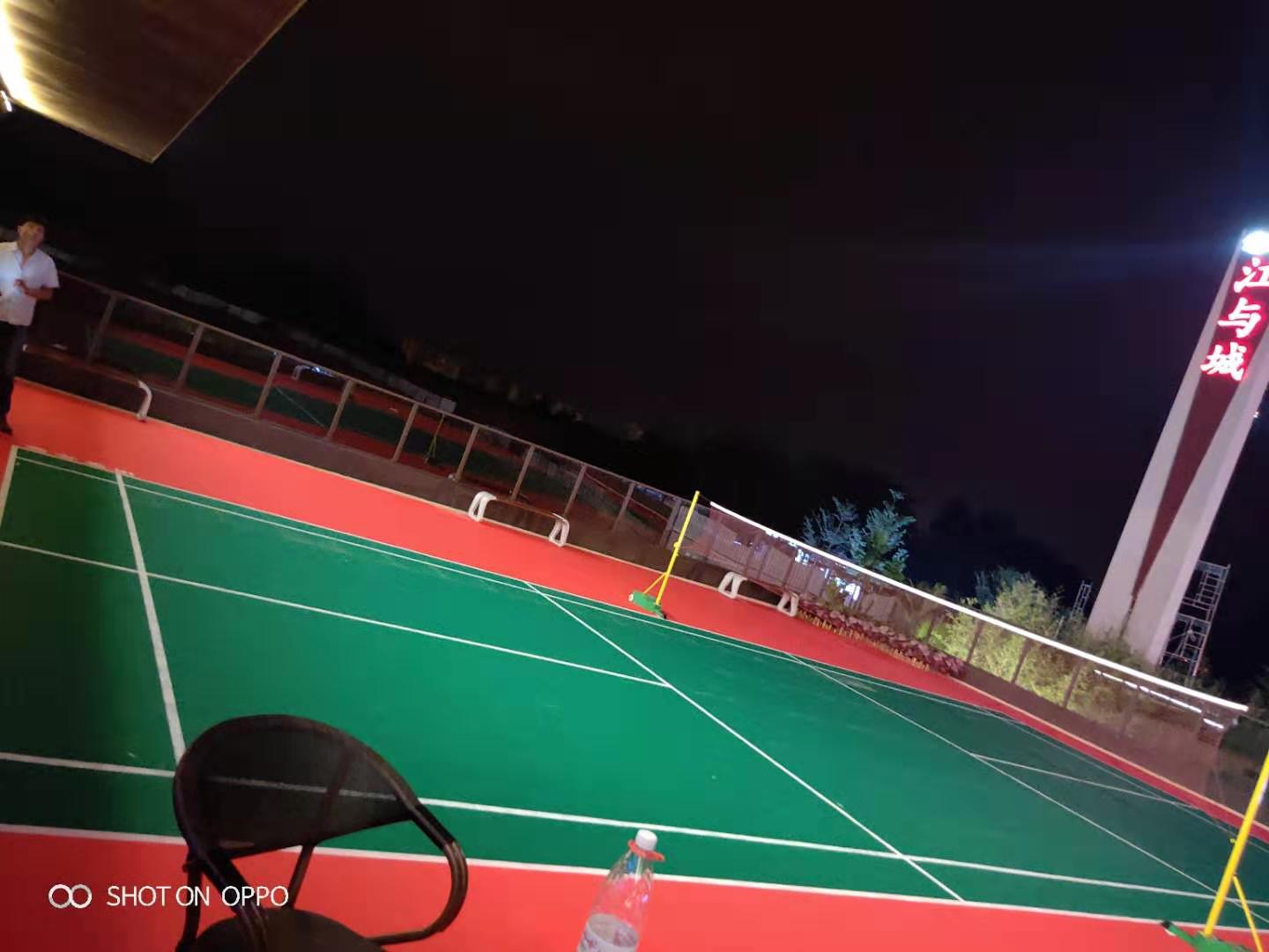 玉峰體育懸浮拼裝地板羽毛球場