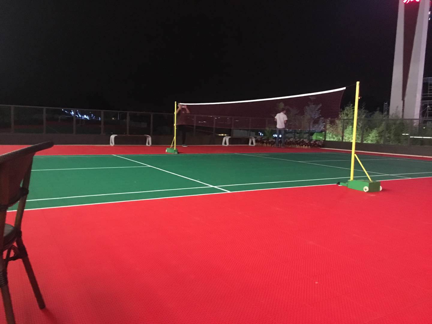 玉峰體育懸浮拼裝地板羽毛球場