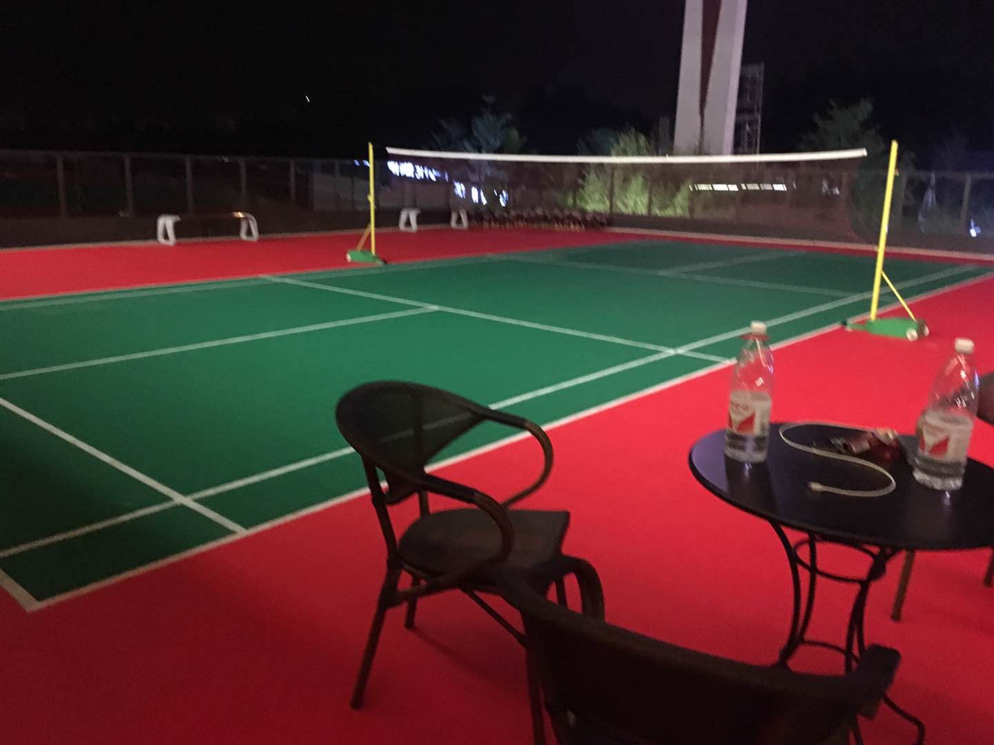 玉峰體育懸浮拼裝地板羽毛球場