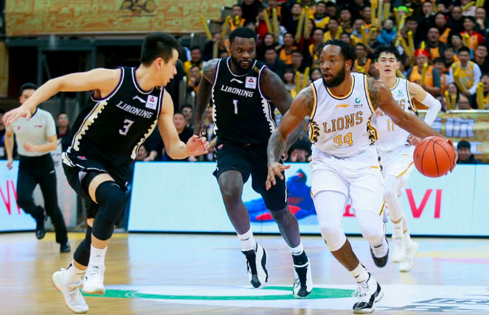 CBA最新戰況，遼寧20分大逆轉險勝廣廈，史蒂芬森36+6-【玉峰體育】