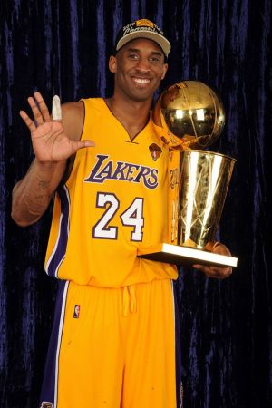 科比布萊恩特在NBA一共簽署合同幾次？-【玉峰體育】