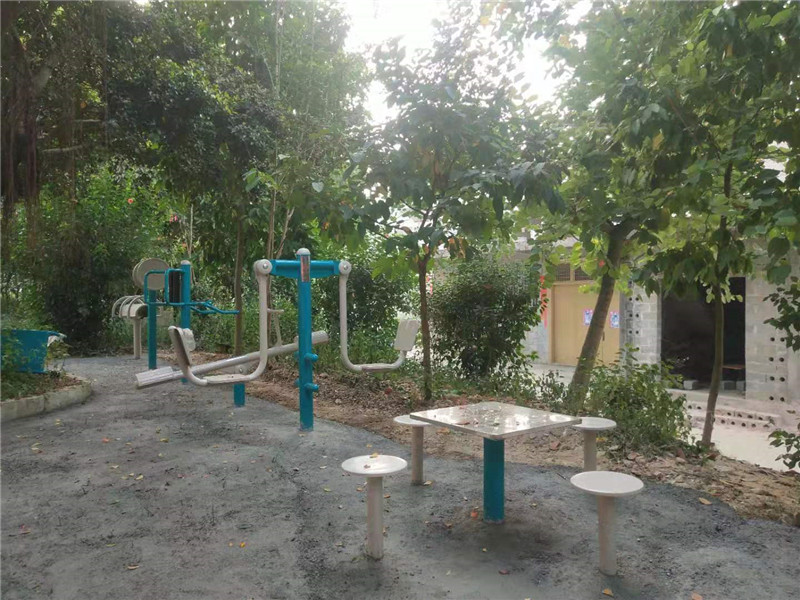 公園健身器材及使用注意