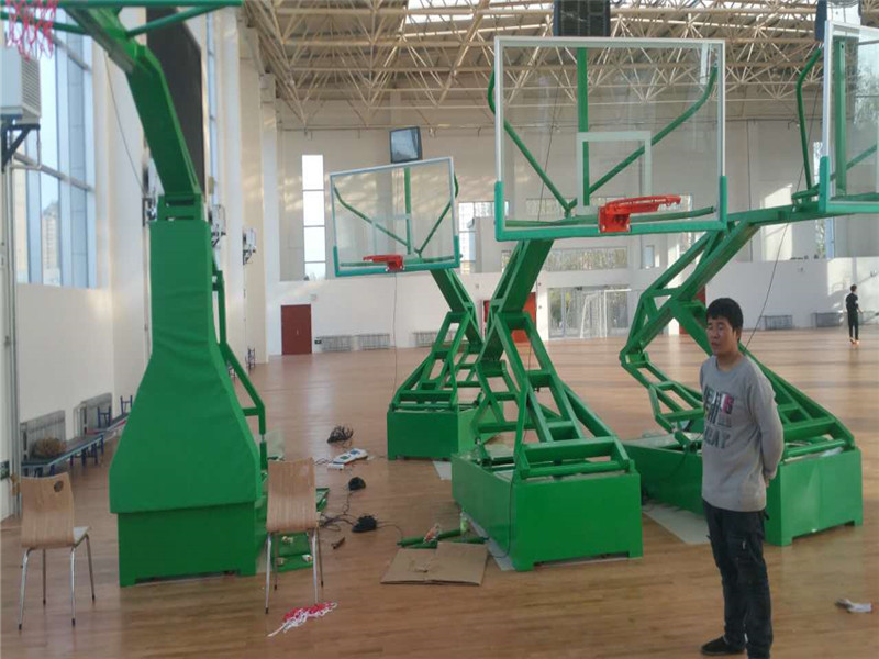 液壓移動式和仿液壓籃球架的原理