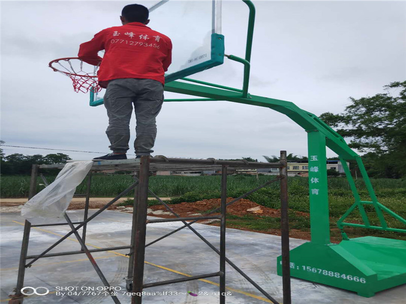 籃球場施工價格和雙杠的技能